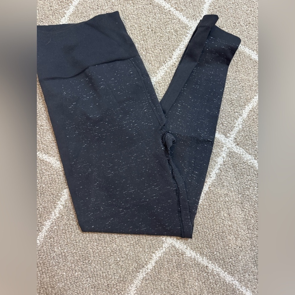 Lululemon Free to Flow 7/8
Tight *Fleck